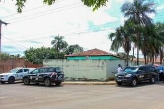 Enquanto facções avançam, Forças Armadas seguem nos quartéis Enquanto facções avançam, Forças Armadas seguem nos quartéis