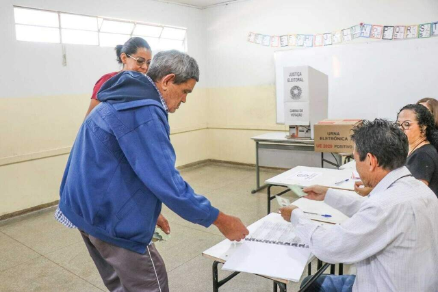 Eleitor com dificuldade de locomo&ccedil;&atilde;o pode pedir transporte at&eacute; local de vota&ccedil;&atilde;o