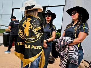 Elas lotaram 4 aviões e partiram para pescaria só de mulheres no Pantanal Elas lotaram 4 aviões e partiram para pescaria só de mulheres no Pantanal