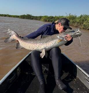 Pescaria rende pintado de 1,52 metro e encontro com onça e cervo no Pantanal Pescaria rende pintado de 1,52 metro e encontro com onça e cervo no Pantanal