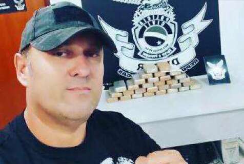 Selfie com 30 kg de pasta-base revelou esquema de venda de drogas por policiais
