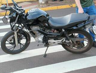 Sob efeito de &aacute;lcool, motorista atinge moto e deixa condutor gravemente ferido