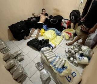 PM criou falso fugitivo para furtar droga apreendida em galpão, aponta MP PM criou falso fugitivo para furtar droga apreendida em galpão, aponta MP