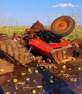 Mulher morre após trator ser atingido por carreta na rodovia Mulher morre após trator ser atingido por carreta na rodovia
