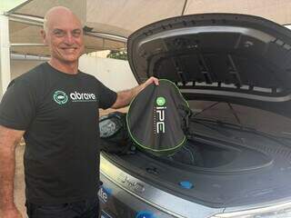 Da Argentina ao Brasil, casal cruza estradas de carro elétrico Da Argentina ao Brasil, casal cruza estradas de carro elétrico