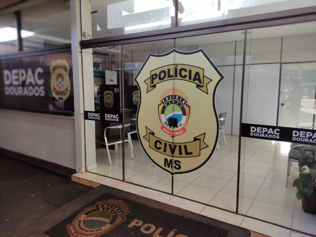 Ataque a tiros contra casa termina com dois presos e pistola apreendida