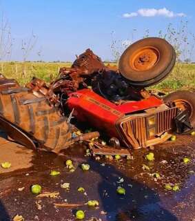 Mulher morre ap&oacute;s trator ser atingido por carreta na rodovia