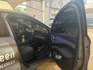 Da Argentina ao Brasil, casal cruza estradas de carro elétrico Da Argentina ao Brasil, casal cruza estradas de carro elétrico