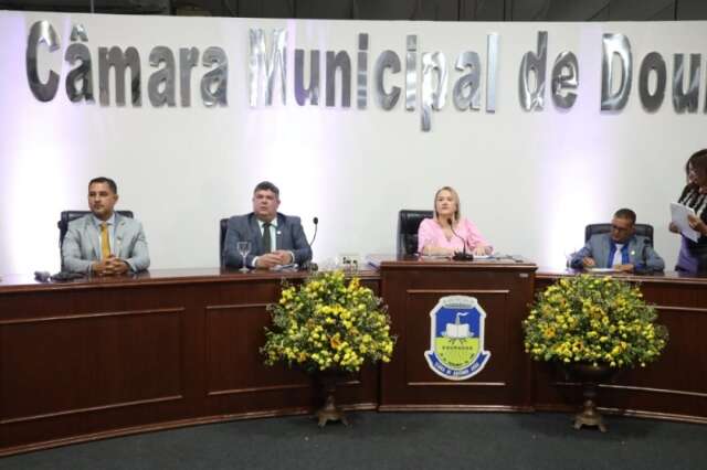 MP arquiva a&ccedil;&atilde;o contra elei&ccedil;&atilde;o antecipada e C&acirc;mara escolhe presidente no dia 2