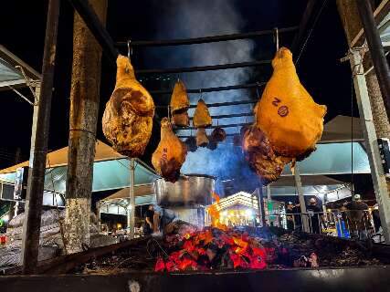 Festival da Carne tem avestruz na brasa e assador premiado no M&eacute;xico