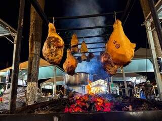 Festival da Carne tem avestruz na brasa e assador premiado no México Festival da Carne tem avestruz na brasa e assador premiado no México