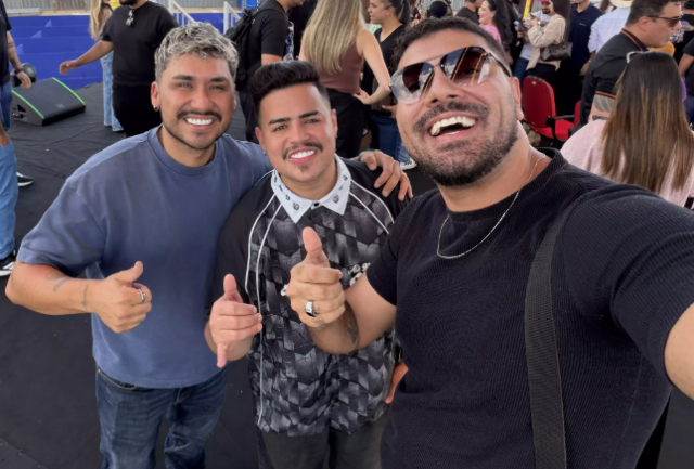 Rafa e Junior vendiam piso at&eacute; serem notados por Hugo &amp; Guilherme