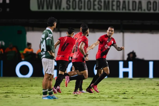 Sábado da Série B tem vitórias em clássicos e empate no Paraná Sábado da Série B tem vitórias em clássicos e empate no Paraná