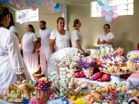 Cosme e Dami&atilde;o: confira onde ter&aacute; festa com doces e brincadeiras