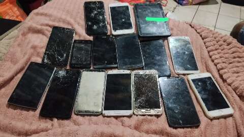 At&eacute; celular que n&atilde;o liga tem pre&ccedil;o e mercado paga por aparelhos quebrados