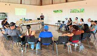 Famílias de assentamento recebem orientação para planejar futuro da propriedade Famílias de assentamento recebem orientação para planejar futuro da propriedade