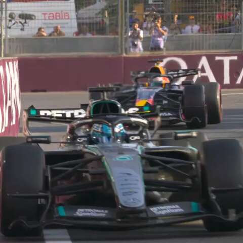 Russell segura press&atilde;o de Verstappen e vence GP do Azerbaij&atilde;o de F&oacute;rmula 1