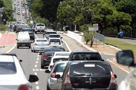 Licenciamento de ve&iacute;culos com placa final 9 vence nesta quarta