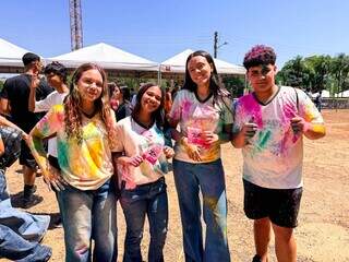 Jovens transformam evento católico em “balada gospel” com música e muita cor Jovens transformam evento católico em “balada gospel” com música e muita cor