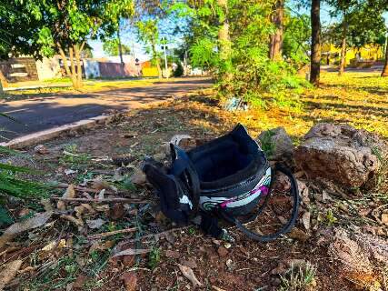 Motociclista morre ao ser atingido por carro e arremessado por 50 metros