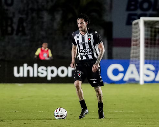 Zagueiro de MS tem carro apedrejado após jogo e diz que filho quase foi atingido Zagueiro de MS tem carro apedrejado após jogo e diz que filho quase foi atingido
