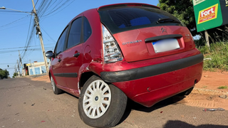 Idoso é preso embriagado após bater em carro, motocicleta e portão de barbearia Idoso é preso embriagado após bater em carro, motocicleta e portão de barbearia
