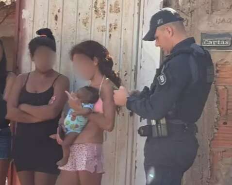 Beb&ecirc; &eacute; encontrado com vizinha que impediu m&atilde;e de doar filho de 3 meses em bar
