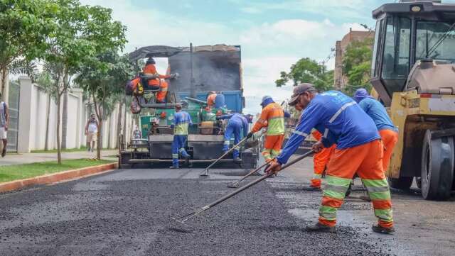 Prefeitura publica contratos de R$ 59,6 milh&otilde;es para asfalto em 6 bairros