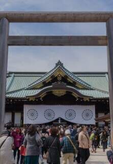 O belo santuário Yasukuni conta a versão japonesa da guerra O belo santuário Yasukuni conta a versão japonesa da guerra