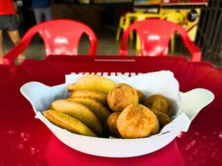 De fã a cozinheira, dona de bar virou queridinha do Raça Negra De fã a cozinheira, dona de bar virou queridinha do Raça Negra