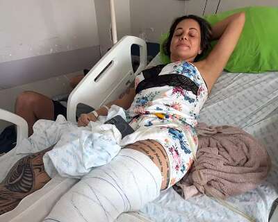 Sobrevivente de acidente com ambul&acirc;ncia espera h&aacute; 4 dias por cirurgia
