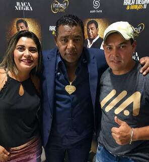 De fã a cozinheira, dona de bar virou queridinha do Raça Negra De fã a cozinheira, dona de bar virou queridinha do Raça Negra