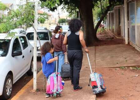 Caso de menino esfaqueado na sa&iacute;da da aula causa surpresa entre pais de alunos