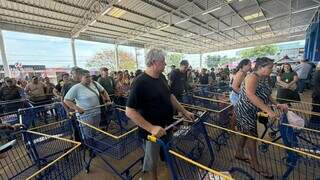 Cartela de ovos a R$ 6,99 vira atração em inauguração de atacarejo Cartela de ovos a R$ 6,99 vira atração em inauguração de atacarejo