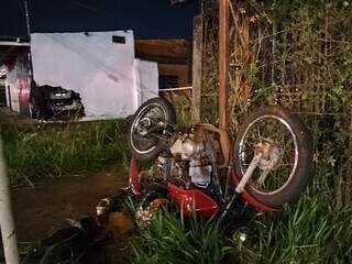 Carro invade borracharia ap&oacute;s acidente com motocicleta na Gunter Hans