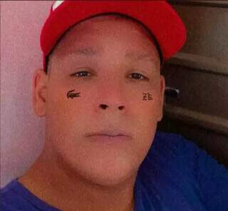 Homem é morto a tiros dentro do banheiro de casa em Maracaju Homem é morto a tiros dentro do banheiro de casa em Maracaju