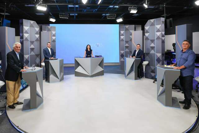 O cron&ocirc;metro organiza o debate, mas tamb&eacute;m limita o esclarecimento