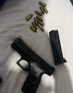 Mulher é presa com pistola e 11 munições durante operação em Campo Grande Mulher é presa com pistola e 11 munições durante operação em Campo Grande