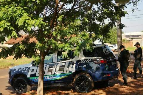Grupo invade casa de coronel da PM e leva espingarda no Jardim Montevid&eacute;u