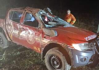 Viatura dos Bombeiros capota a caminho de incêndio em fazenda de Almir Sater Viatura dos Bombeiros capota a caminho de incêndio em fazenda de Almir Sater