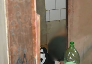 Mãe estava na varanda quando assassino invadiu casa atirando contra rapaz Mãe estava na varanda quando assassino invadiu casa atirando contra rapaz