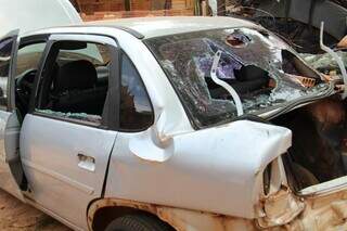 Moradores destroem casa de homem suspeito de estupro e depredam 5 carros