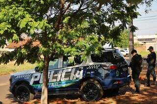 Ladrões invadem casa de coronel da PM e fogem com arma, relógios e joia Ladrões invadem casa de coronel da PM e fogem com arma, relógios e joia