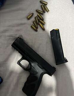 Mulher &eacute; presa com pistola e 11 muni&ccedil;&otilde;es durante opera&ccedil;&atilde;o em Campo Grande