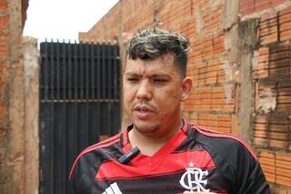 Moradores destroem casa de homem suspeito de estupro e depredam 5 carros