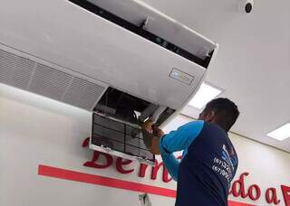 Est&aacute; passando calor porque quer: ar-condicionado sai por 10x de R$ 326