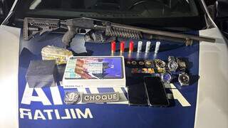 Celular deixado na calçada entregou dupla que furtou casa de coronel da PM Celular deixado na calçada entregou dupla que furtou casa de coronel da PM