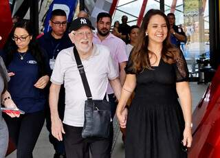 Ação pede devolução de R$ 2 milhões ao SUS por contrato com mulher de humorista Ação pede devolução de R$ 2 milhões ao SUS por contrato com mulher de humorista