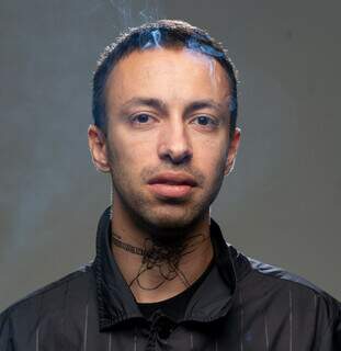 Músico troca estrada por 3 meses para transformar Capital em disco Músico troca estrada por 3 meses para transformar Capital em disco