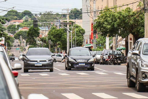 Donos de ve&iacute;culos com placa final 0 entram no prazo do licenciamento